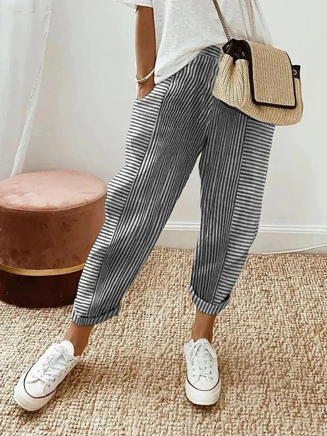 Pantalon rayé noir Lore de Danoir Paris, vue de face, tissu léger avec motif à rayures noires et blanches, style élégant et confortable.