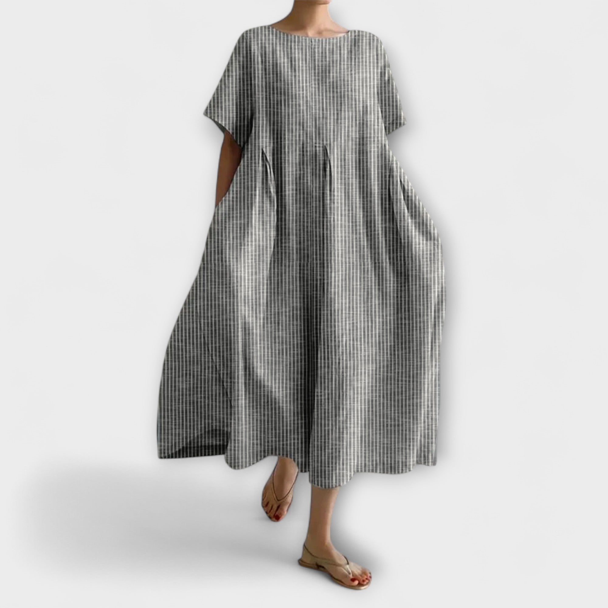 Robe décontractée Andrea Danoir Paris, coupe aérienne et légère, portée avec des détails fluides et confortables.