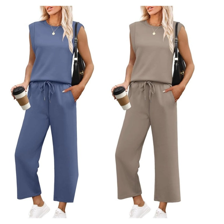 Ensemble été élégant Ania de Danoir Paris avec robe fluide et accessoires assortis, porté par une modèle en extérieur.