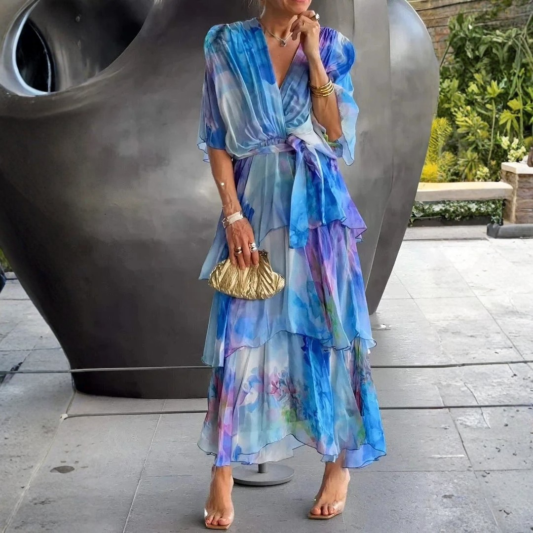 Robe élégante en chiffon Cassia de Danoir Paris, finition fluide et détails sophistiqués, portée en soirée ou occasion spéciale.