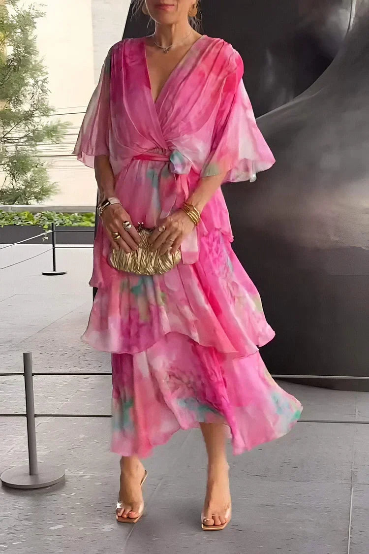 Robe élégante en chiffon de Danoir Paris, coupe fluide et sophistiquée, couleur neutre, portée avec accessoires.
