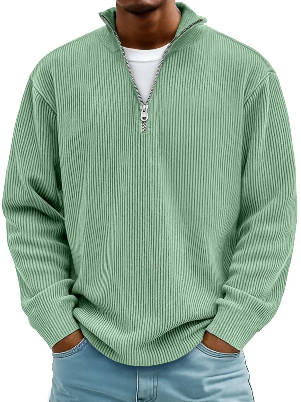 Pull demi-zippé Danoir Paris™ Élégance Confort, style tendance et tissu doux visible sur ce pull chic et moderne.
