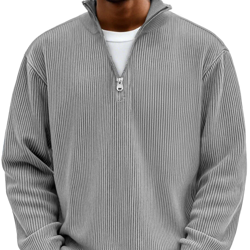 Pull tendance et élégant Danoir Paris, en laine douce, porté sur un mannequin, couleur neutre, style moderne et chic.