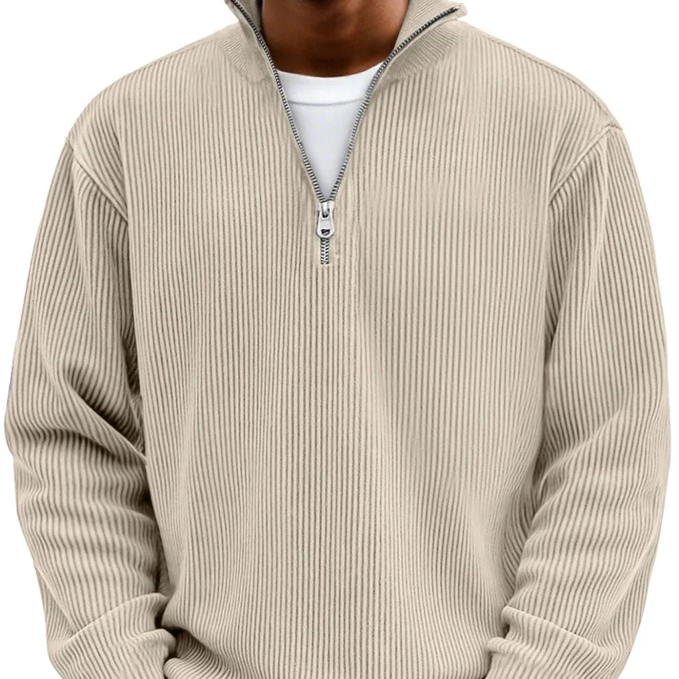 Pull tendance et élégant Danoir Paris, tricot fin avec col en V, porté par un mannequin dans un style moderne.