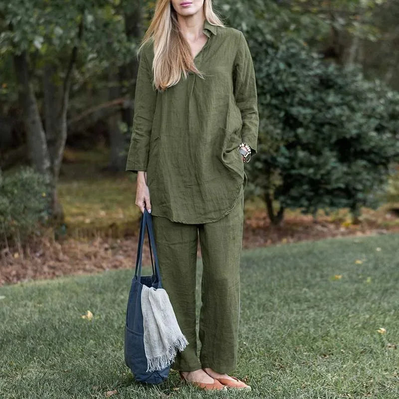 Ensemble chic et confortable Ella de Danoir Paris, vêtement élégant avec détails sophistiqués, porté en situation décontractée.