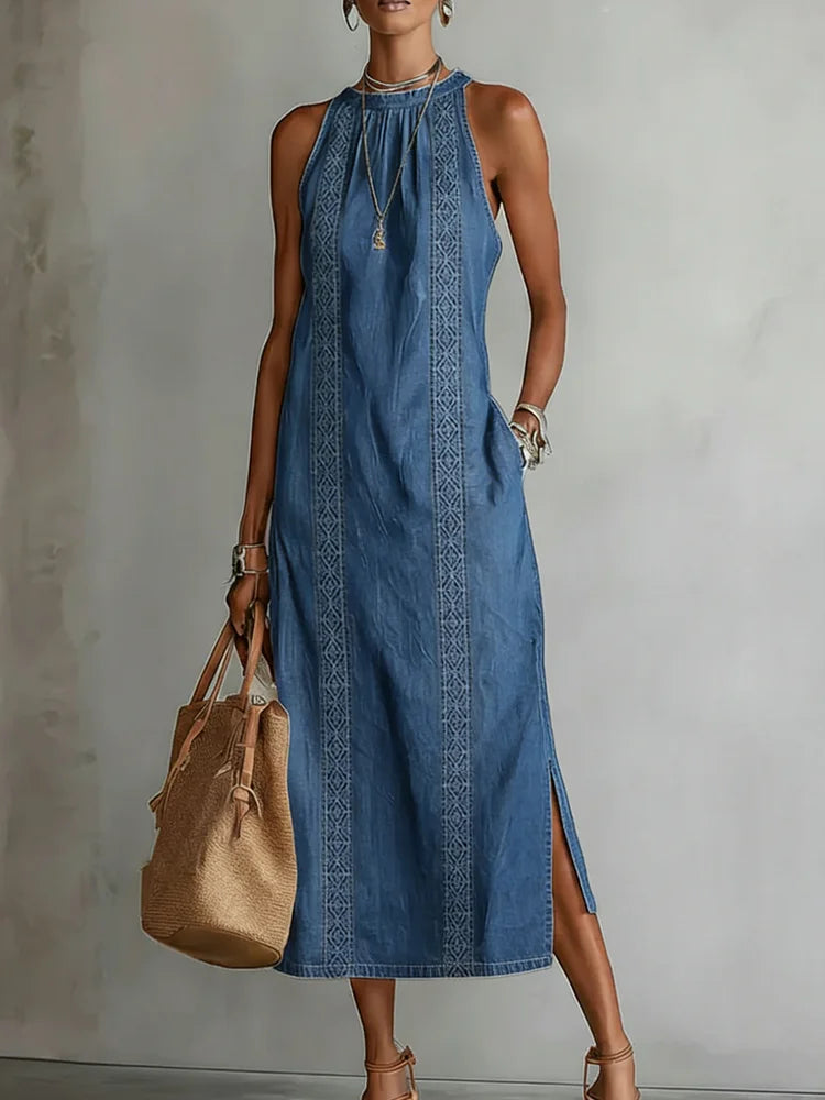 Robe en jean Julia de Danoir Paris avec détails en dentelle vintage, coupe élégante et style décontracté.