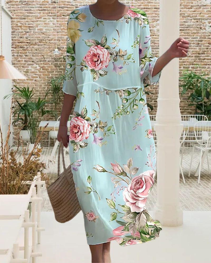 Robe florale chic Miranda de Danoir Paris, en tissu bleu avec motif floral, vue de face sur mannequin.