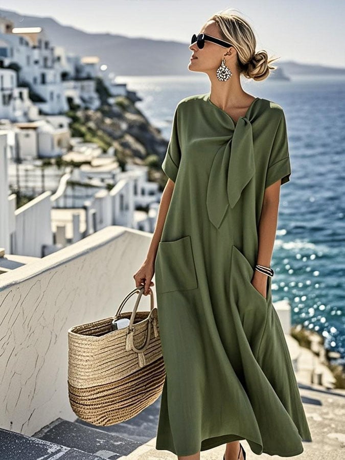 Robe en coton fluide Mireille™ de Danoir Paris, vêtement estival légère et confortable, montrée portée dans un cadre naturel.