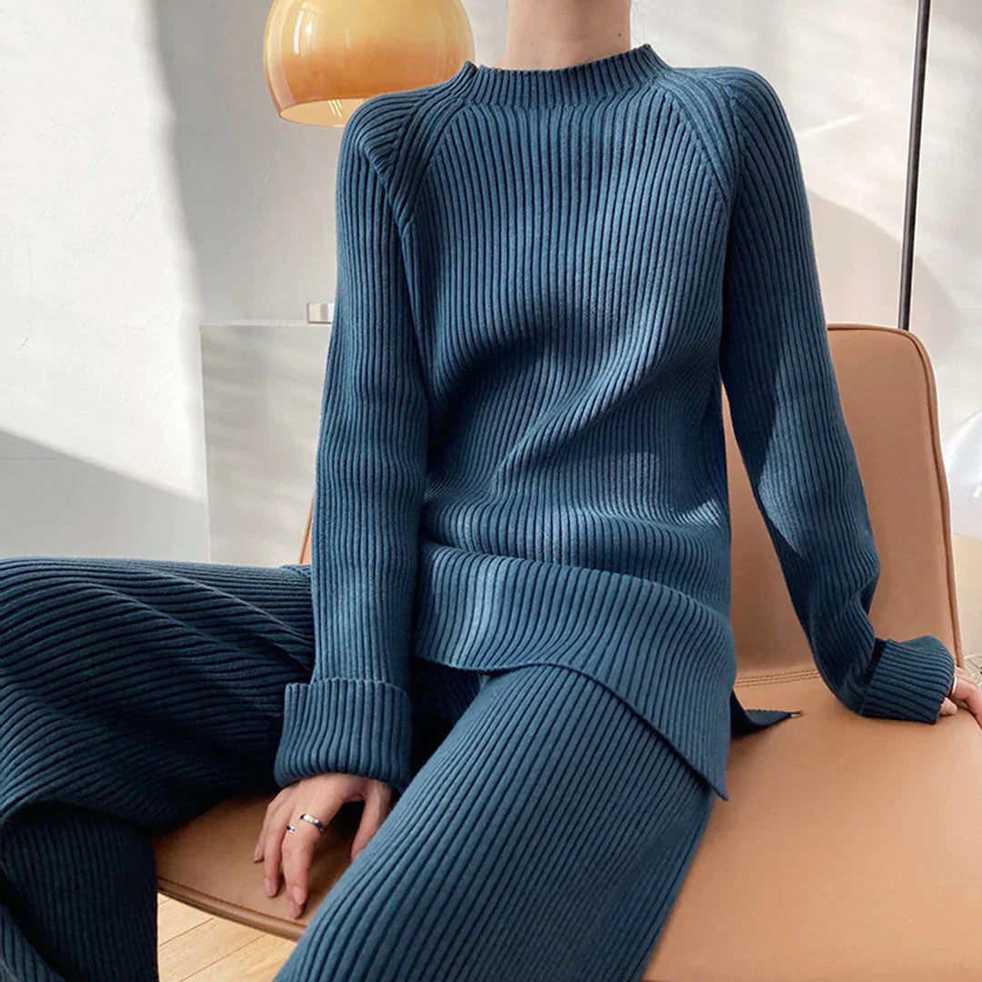 Ensemble de détente chic Danoir Paris Roxane en tissu bleu, style élégant et confortable, idéal pour le lounge.