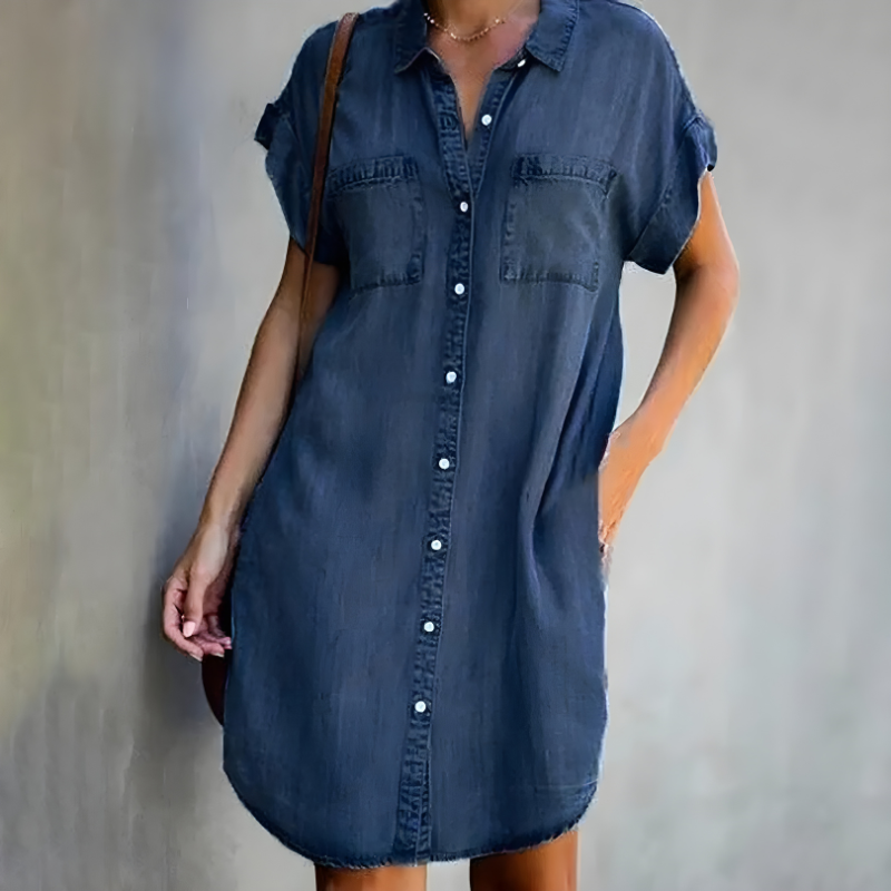 Robe classique élégante Siena de Danoir Paris en tissu bleu, avec coupe sophistiquée et détails raffinés pour un style chic.