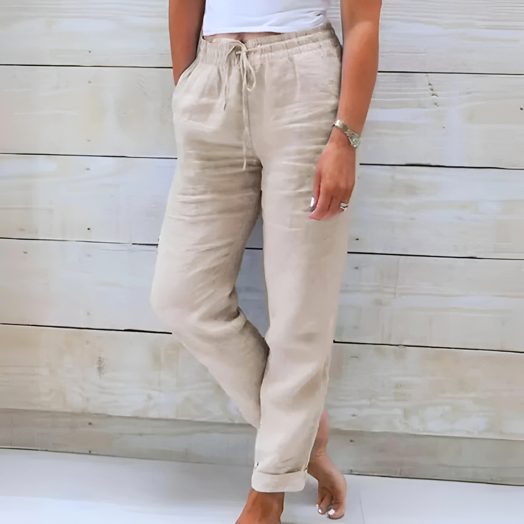 Pantalons confortables et élégants Danoir Paris, modèle Susan, en tissu fluide avec coupe moderne, vue de face.