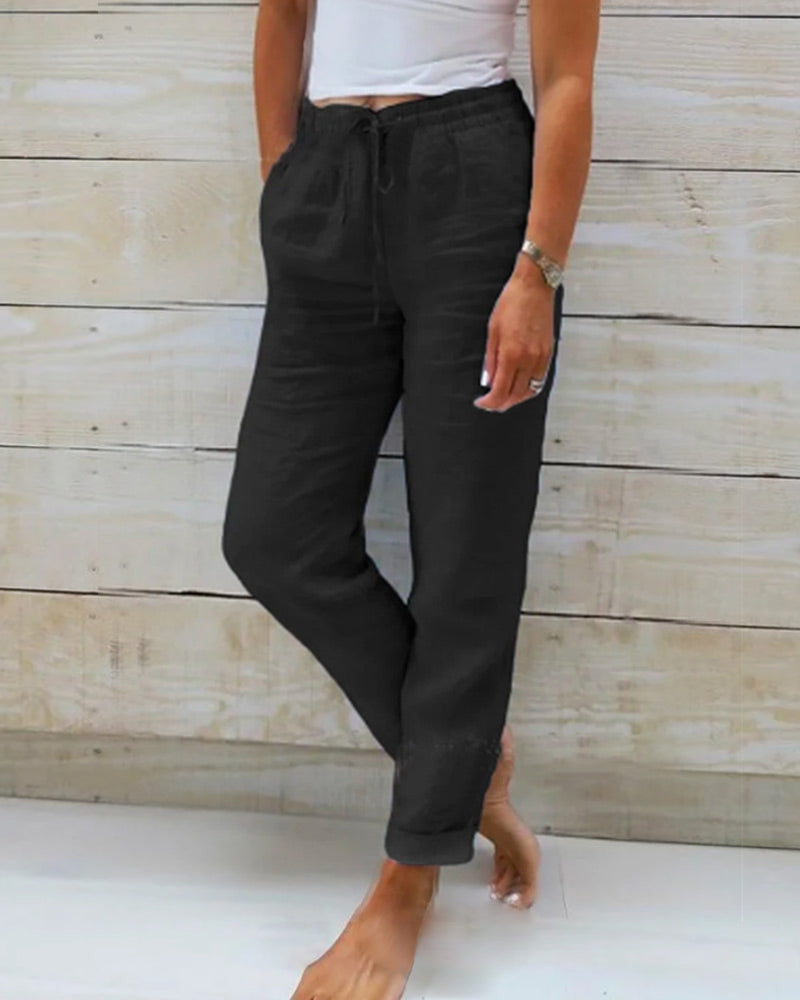 Pantalons confortables et élégants Danoir Paris Susan, tissu fluide et coupe moderne, portée décontractée ou chic.