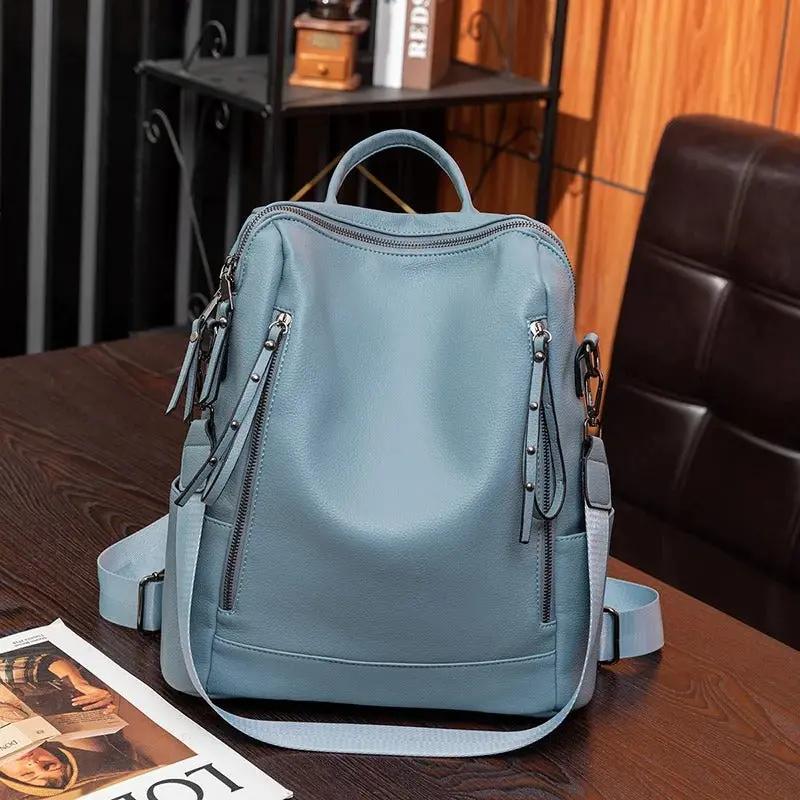 Sac à dos urbain chic Sienna de Danoir Paris, en cuir élégant avec poches pratiques, parfait pour un style moderne et sophistiqué.