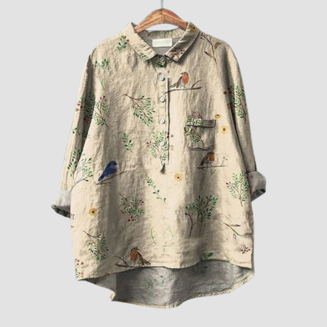 Blouse nature délicate Faustine de Danoir Paris, tissu léger et détails fins, portée sur mannequin blanc.
