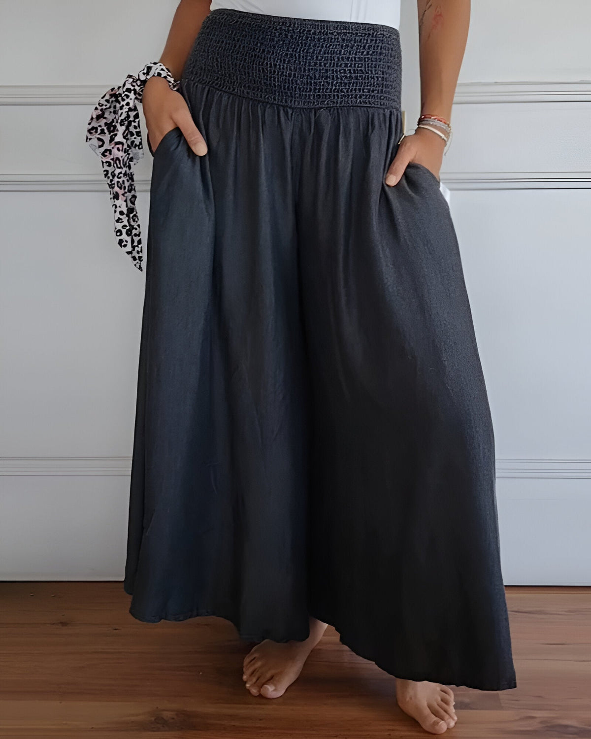 Pantalons confortables Lorraine™ avec taille élastique, fabriqués par Danoir Paris, en coton doux et coupe décontractée.