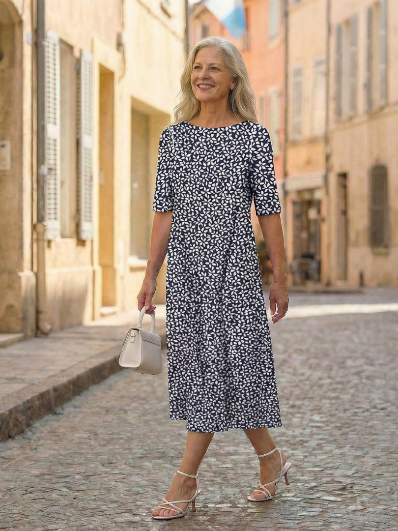 Robe Uriah de Danoir Paris avec motif côtier en bleu, coupe élégante et tissu fluide, vue de face.