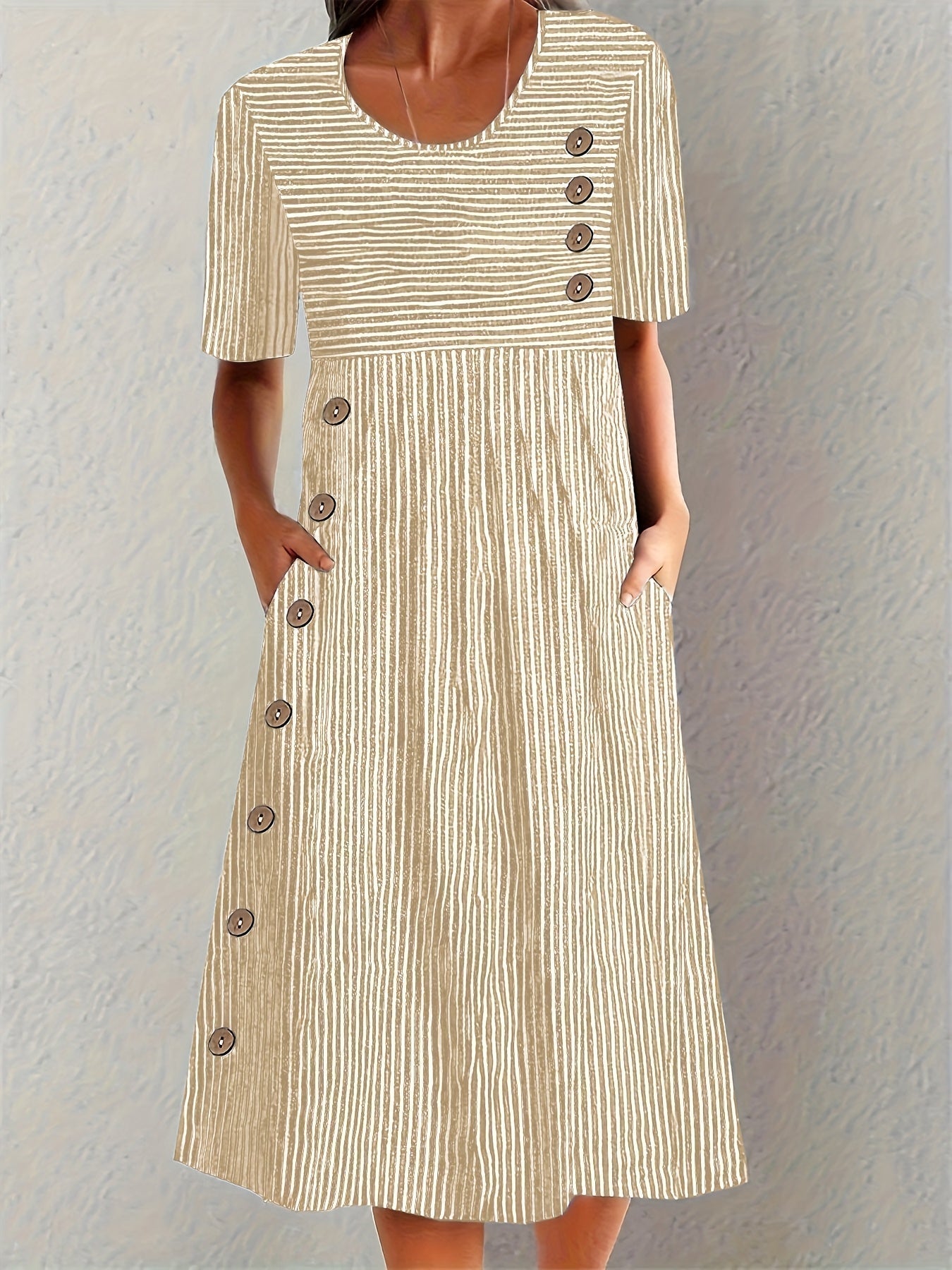 Robe d'été rayée Sofia™ de Danoir Paris, vue de face, en tissu léger avec rayures bleues et blanches, style chic et décontracté.