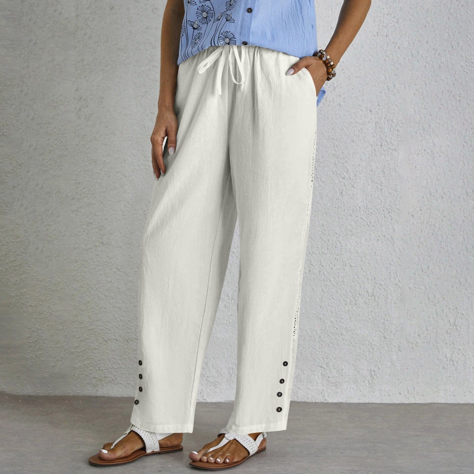 Pantalons relaxés Danoir Paris Shania avec boutons, vêtement de bas décontracté visible en image.