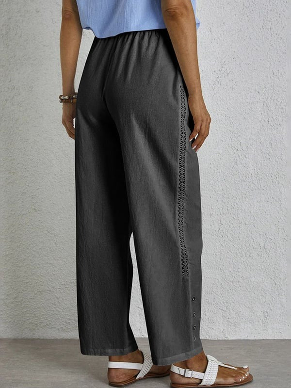 Pantalons relaxés Danoir Paris Shania avec boutons, style décontracté, tissu léger, vue de face sur fond blanc