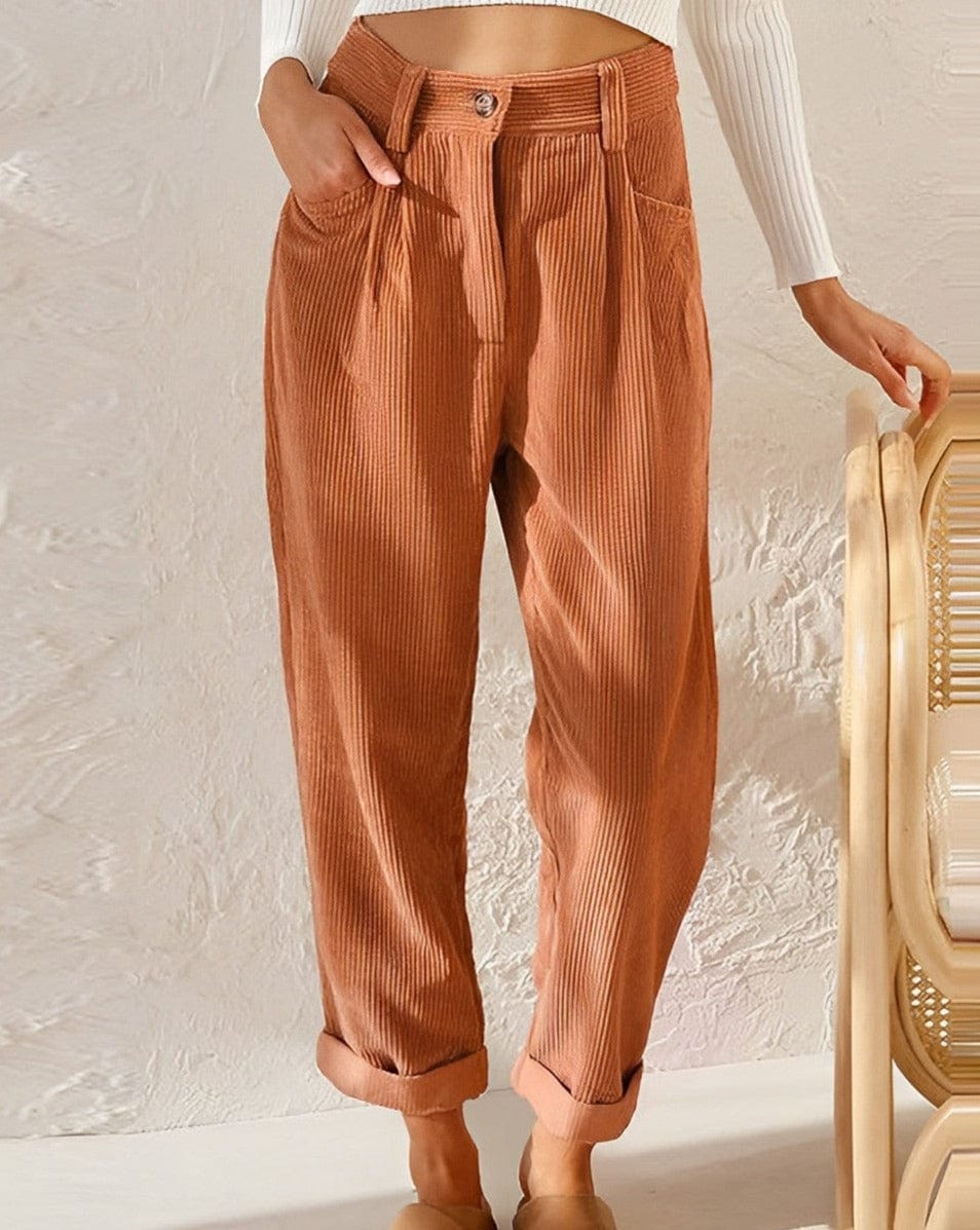 Pantalons décontractés Cassidy de Danoir Paris, mode intemporelle, vue de face, tissu confortable, style casual.