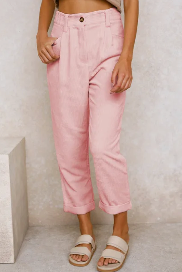 Pantalons décontractés Cassidy de Danoir Paris, style intemporel, en tissu confortable, vue de face sur fond blanc.