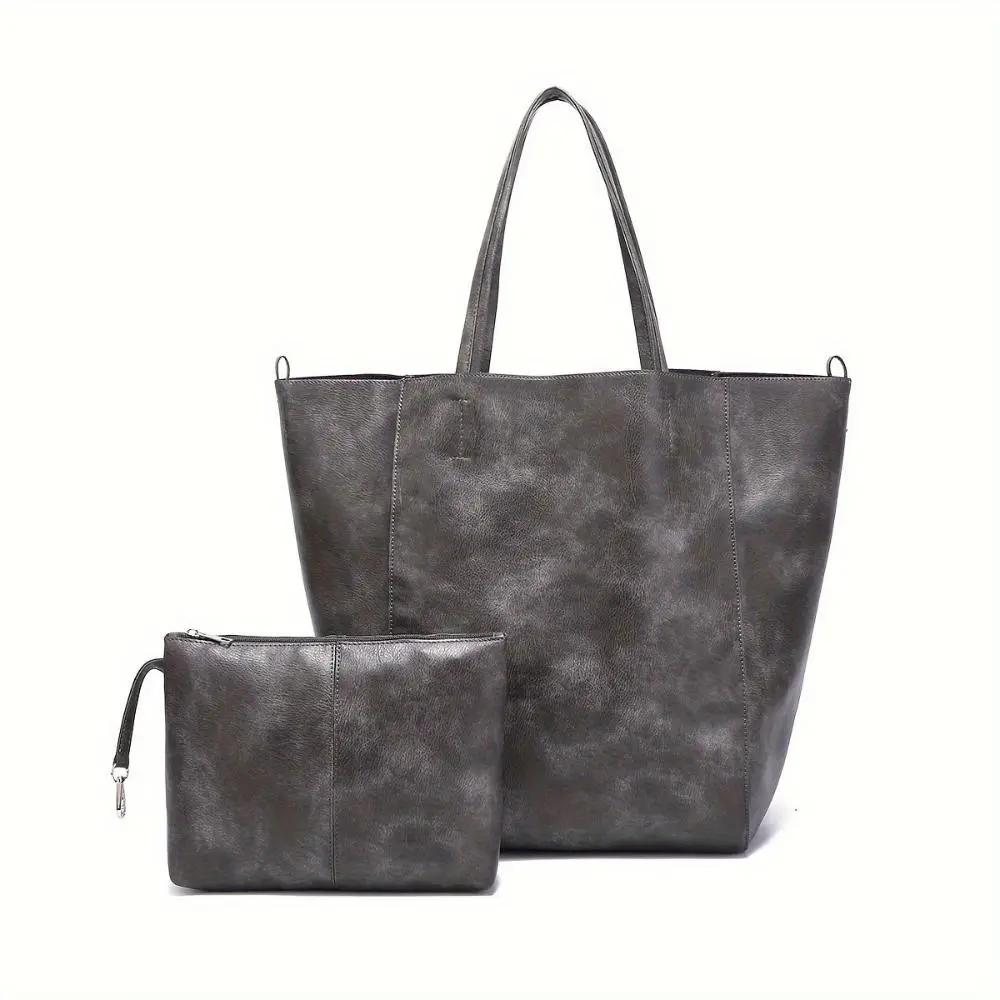 Grand sac à main vintage Danoir Paris Renee, élégant avec détails classiques, porté sur l'épaule, vue de face.