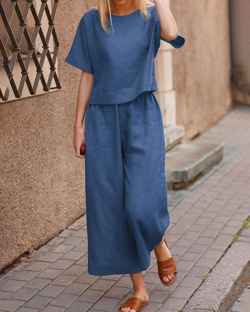 Ensemble lounge deux pièces Lara de Danoir Paris, haut et pantalon en tissu confortable, porté sur mannequin.