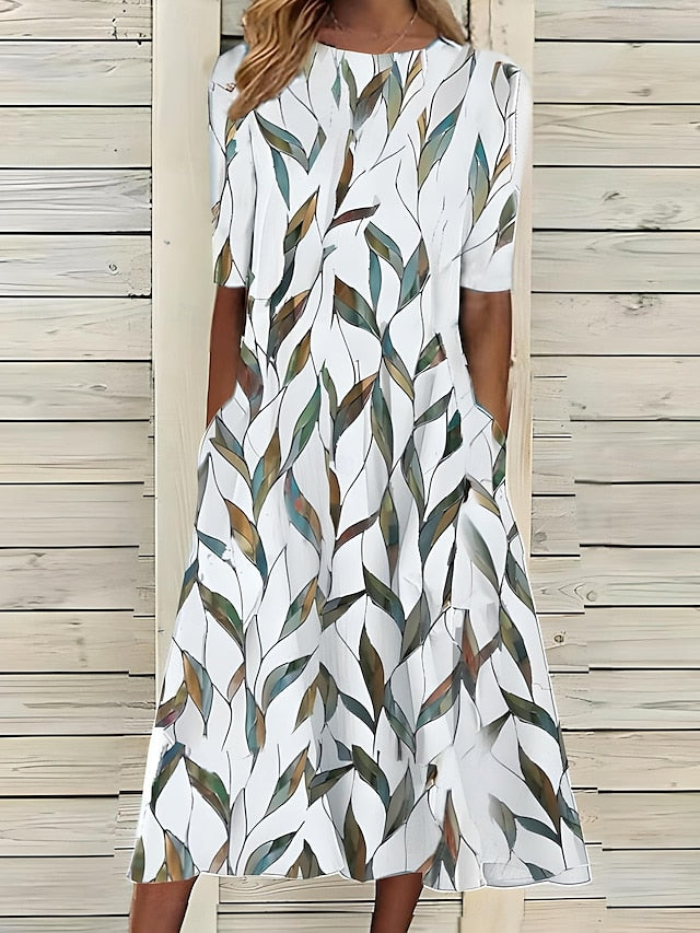 Robe d'été élégante Danoir Paris, coupe fluide et légère, en tissu coloré avec motifs floraux, portée sur une modèle.