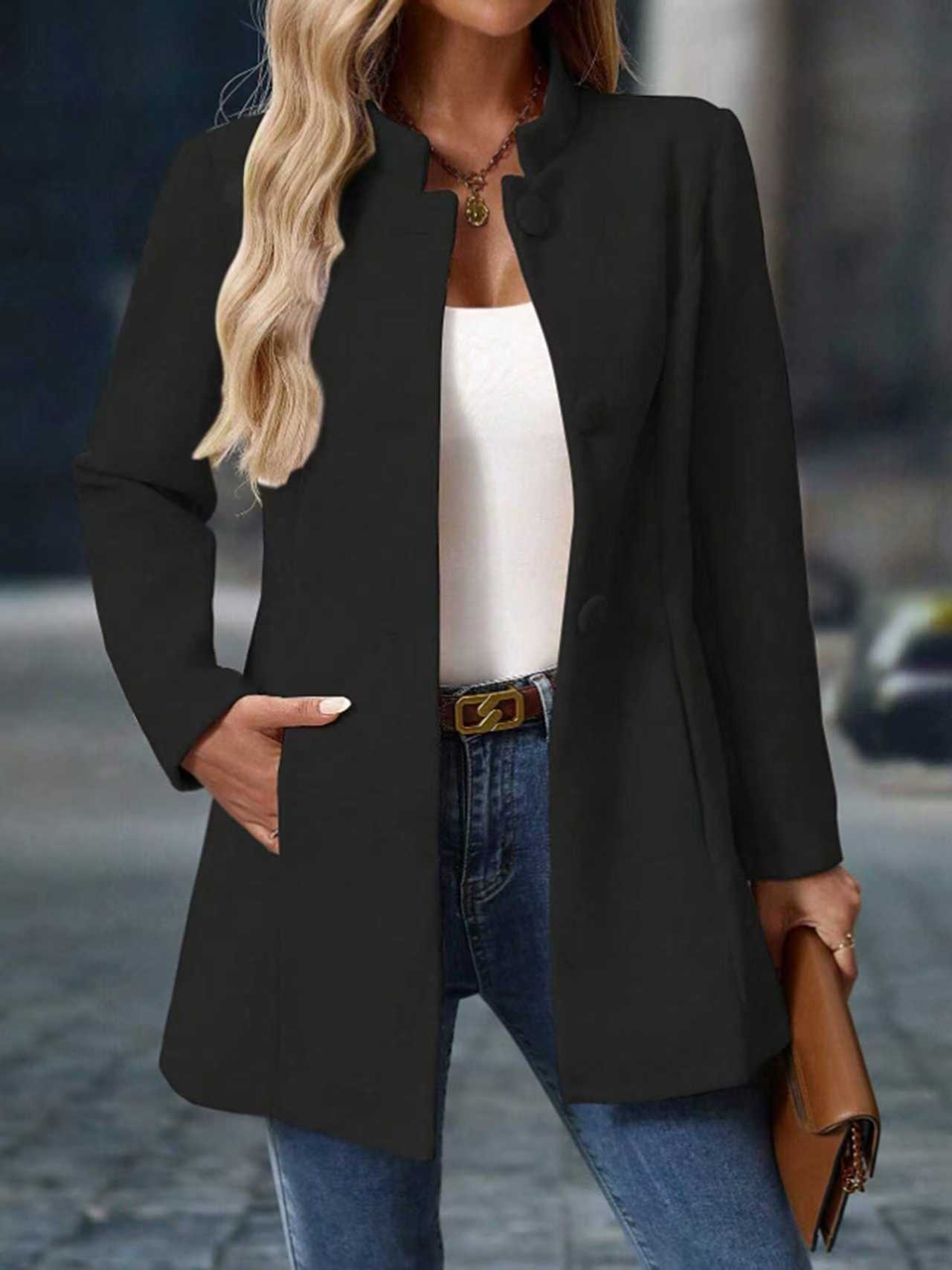 Veste élégante Danoir Paris™ noire, coupe intemporelle avec détails sophistiqués, vue de face sur fond blanc.