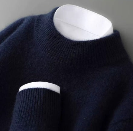 Pull en cachemire crème Claude de Danoir Paris, élégant, doux et confortable, porté en version XS.