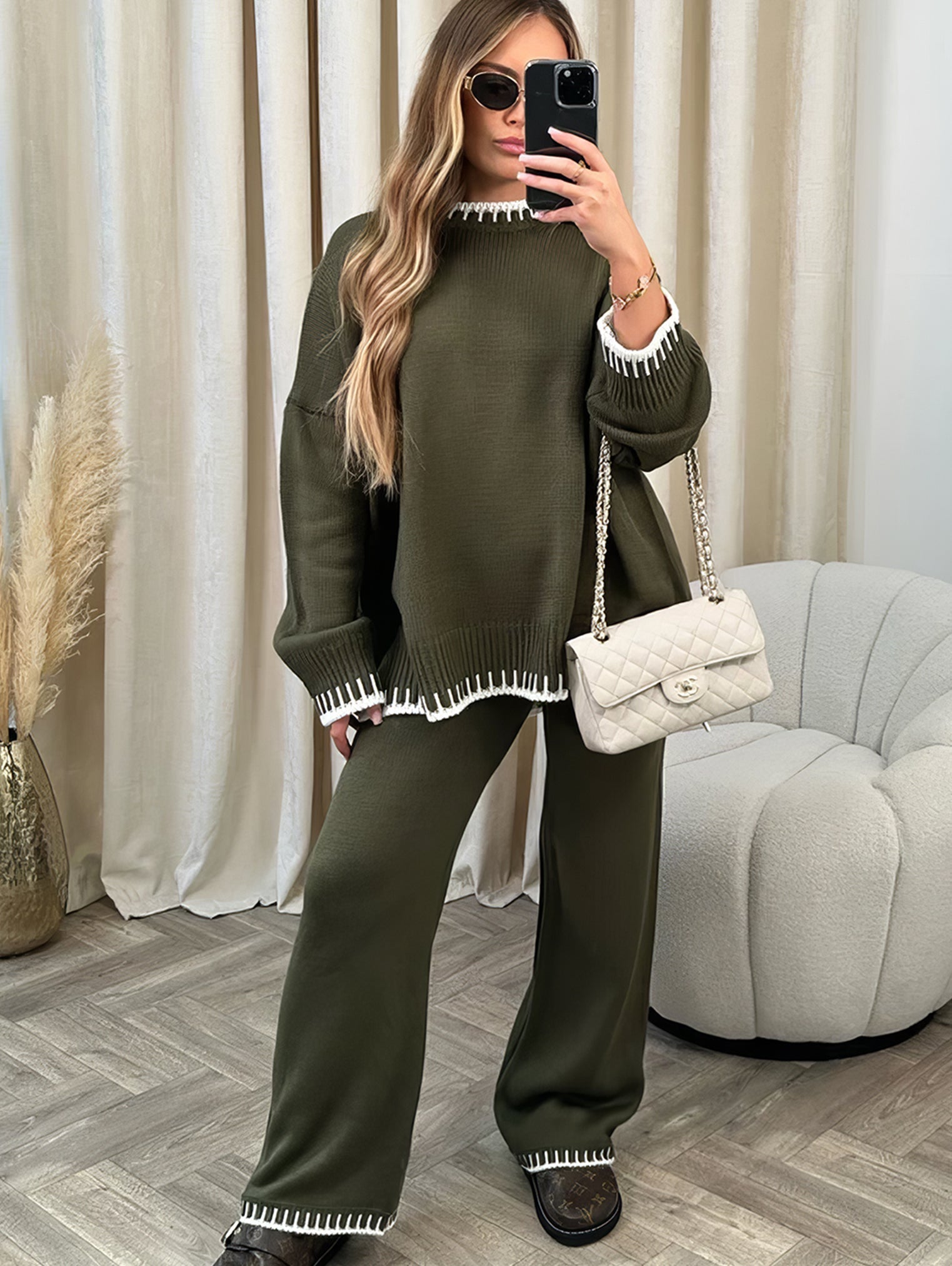 Ensemble hiver chic et confortable Anaïs pour femmes de Danoir Paris, vêtement chaud avec manteau et pantalon élégants.