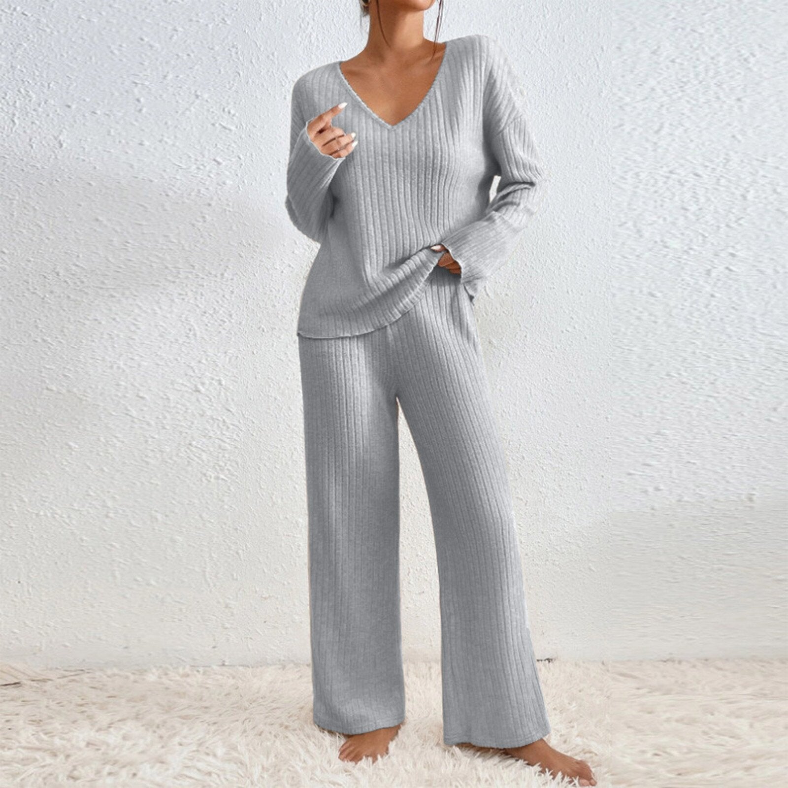 Ensemble tricoté décontracté Émilie pour femme de Danoir Paris, cardigan et pantalon en laine douce, couleur neutre.