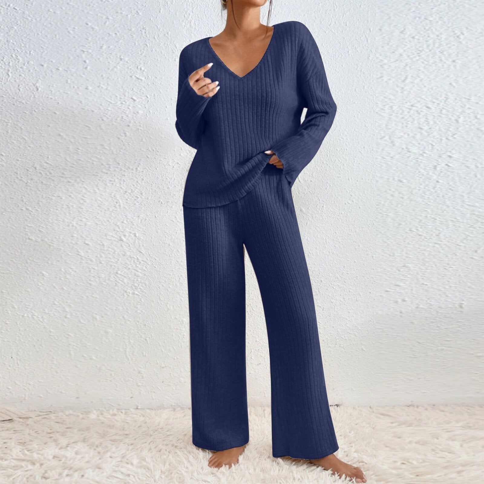 Ensemble tricoté décontracté Émilie pour femmes de Danoir Paris, pull et pantalon en mailles douces, gris clair, vue de face