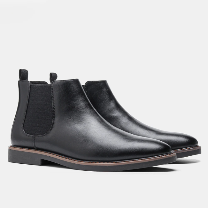 Chaussures Chelsea Danoir Paris™ en cuir noir avec semelle en caoutchouc, style élégant et moderne pour homme.