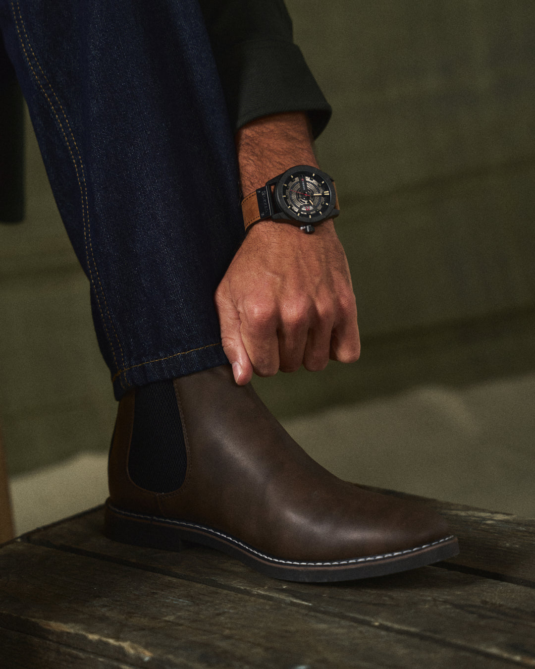 Bottes Chelsea Danoir Paris™ en cuir noir avec semelle en caoutchouc, élégantes et modernes pour femmes.