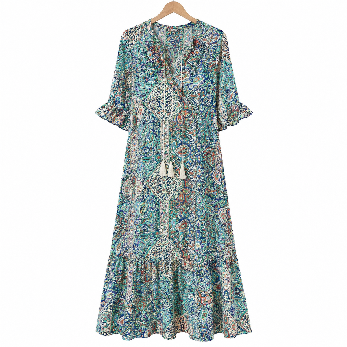 Robe bohème bleue Gene de Danoir Paris, style décontracté, avec détails fluides et élégants, portée en mode casual.