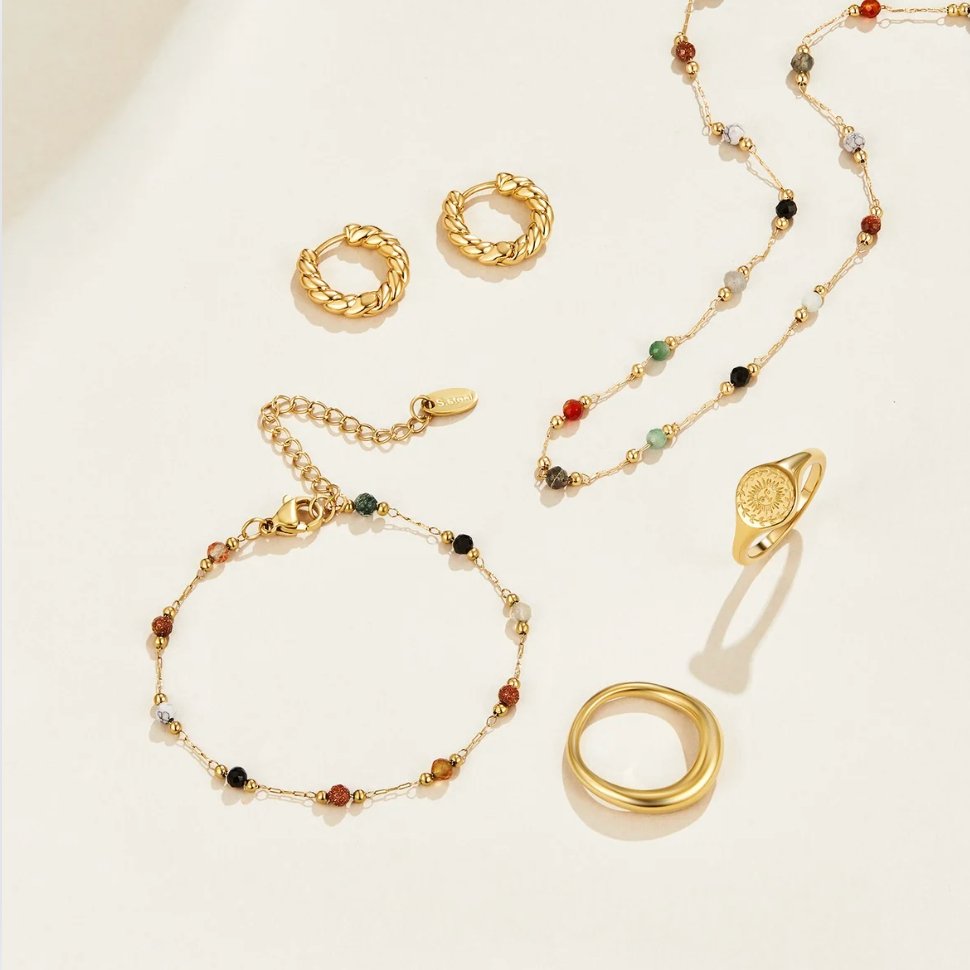 Collier minimaliste avec pierre, Danoir Paris, chaîne fine avec pendentif en pierre naturelle, élégant et discret.