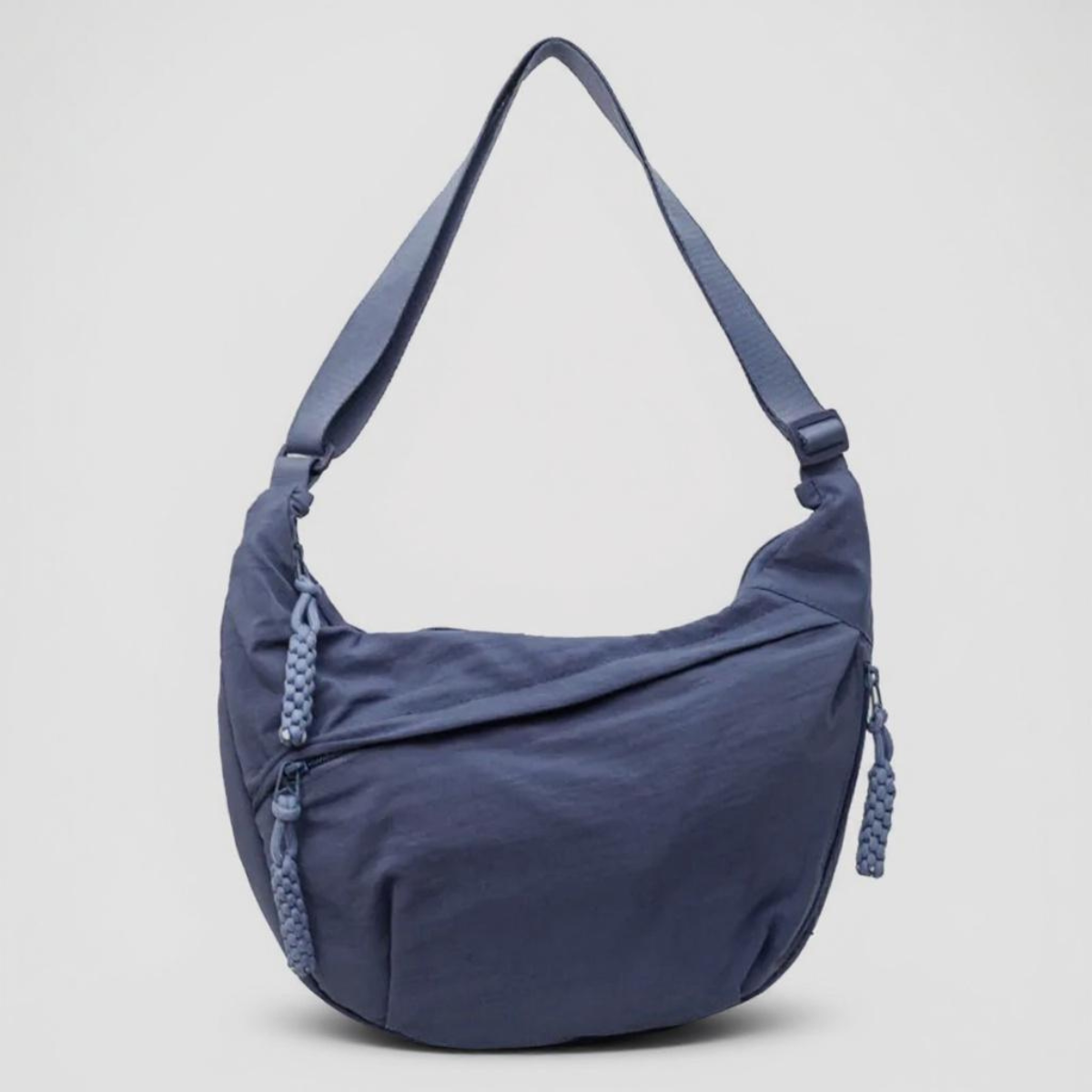 Sac à épaule Mara de Danoir Paris, en cuir bleu avec poignée et détails élégants, idéal pour un style sophistiqué.