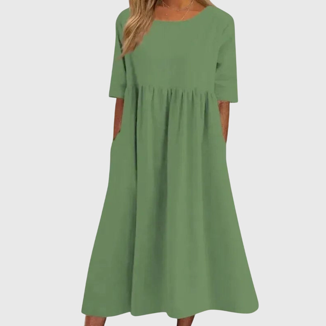 Robe élégante Ariette™ de Danoir Paris en tissu fluide, parfaite pour toutes les occasions, vue de face sur mannequin.