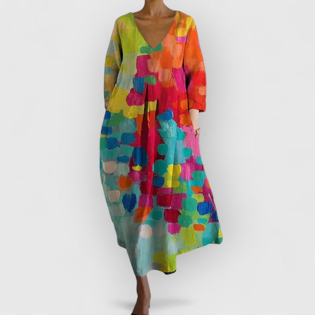 Robe à décolleté en V colorée de la marque Danoir Paris, vêtement élégant avec motifs vifs visible sur l'image.