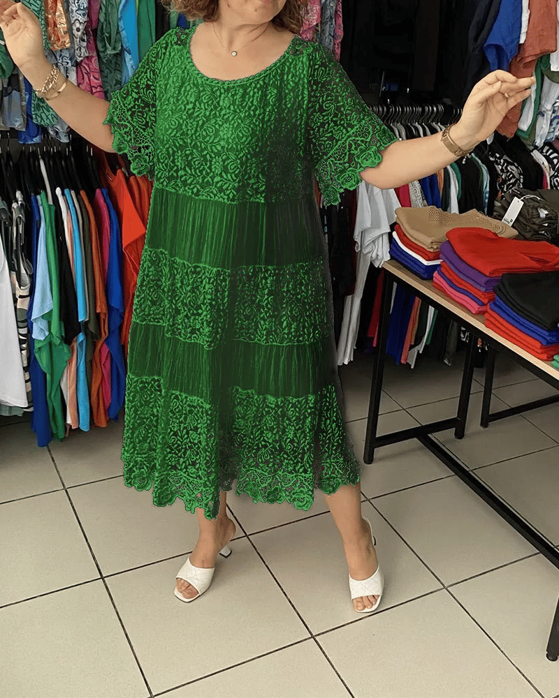 Robe midi blanche en dentelle à plusieurs couches, élégante et fluide, de la marque Danoir Paris.