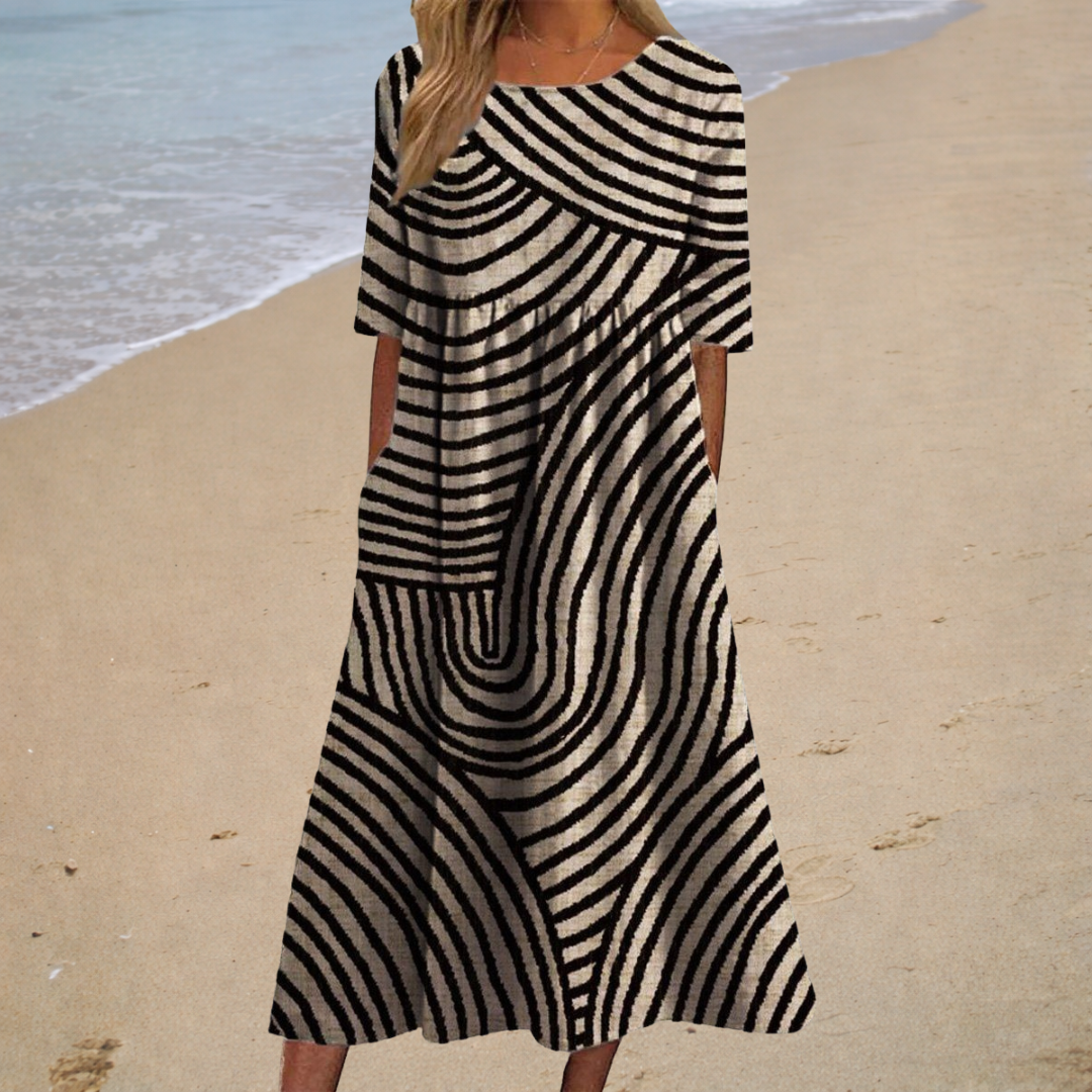 Robe midi romantique Danoir Paris Aurélie avec détails élégants, parfait pour une tenue chic et féminine.