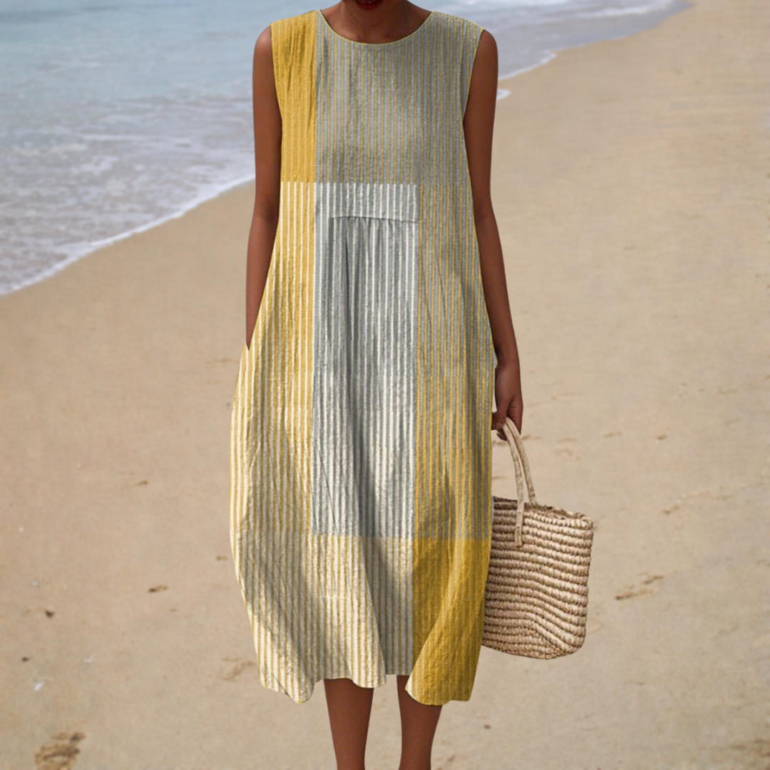 Robe midi moderne Clémence de Danoir Paris, élégante et tendance, portée avec détails stylés, vue de face.