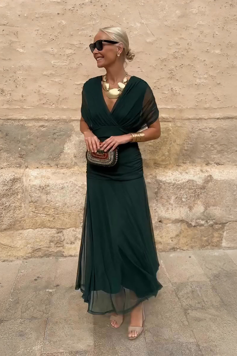 Robe maxi de fête élégante Danoir Paris Louise avec col V, tissu fluide, parfait pour occasions spéciales, vue de face.