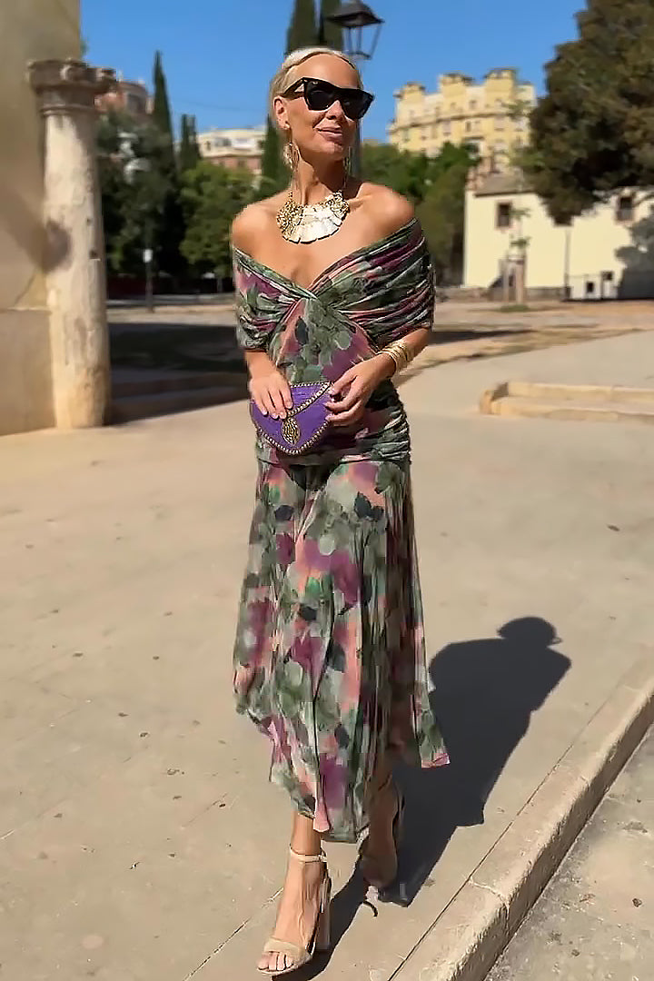 Robe maxi de fête élégante Louise par Danoir Paris, robe longue avec col V en tissu fluide et sophistiqué, vue de face.