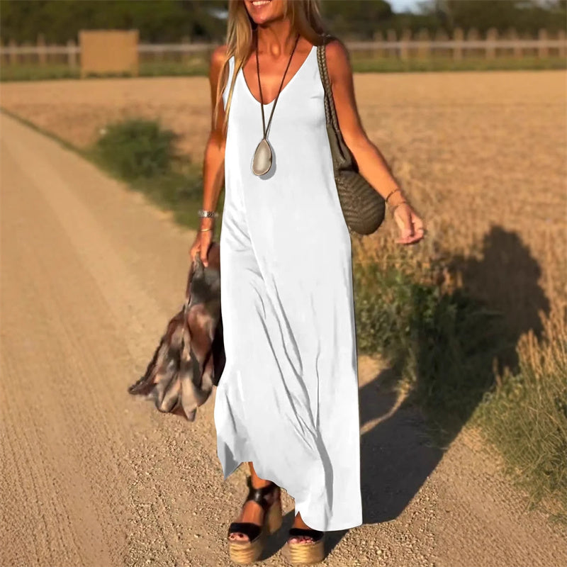 Robe maxi élégante Arietta de Danoir Paris, en tissu fluide et léger, portée par une femme dans un style sophistiqué.