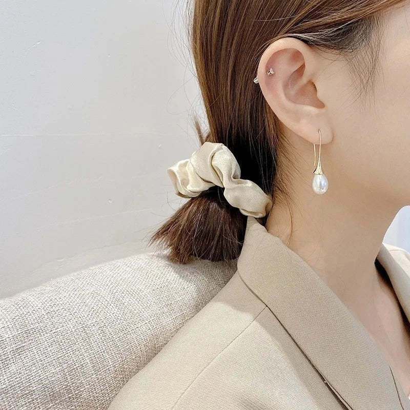 Boucles d'oreilles classiques en perles de la marque Danoir Paris, mettant en valeur des perles élégantes et raffinées.