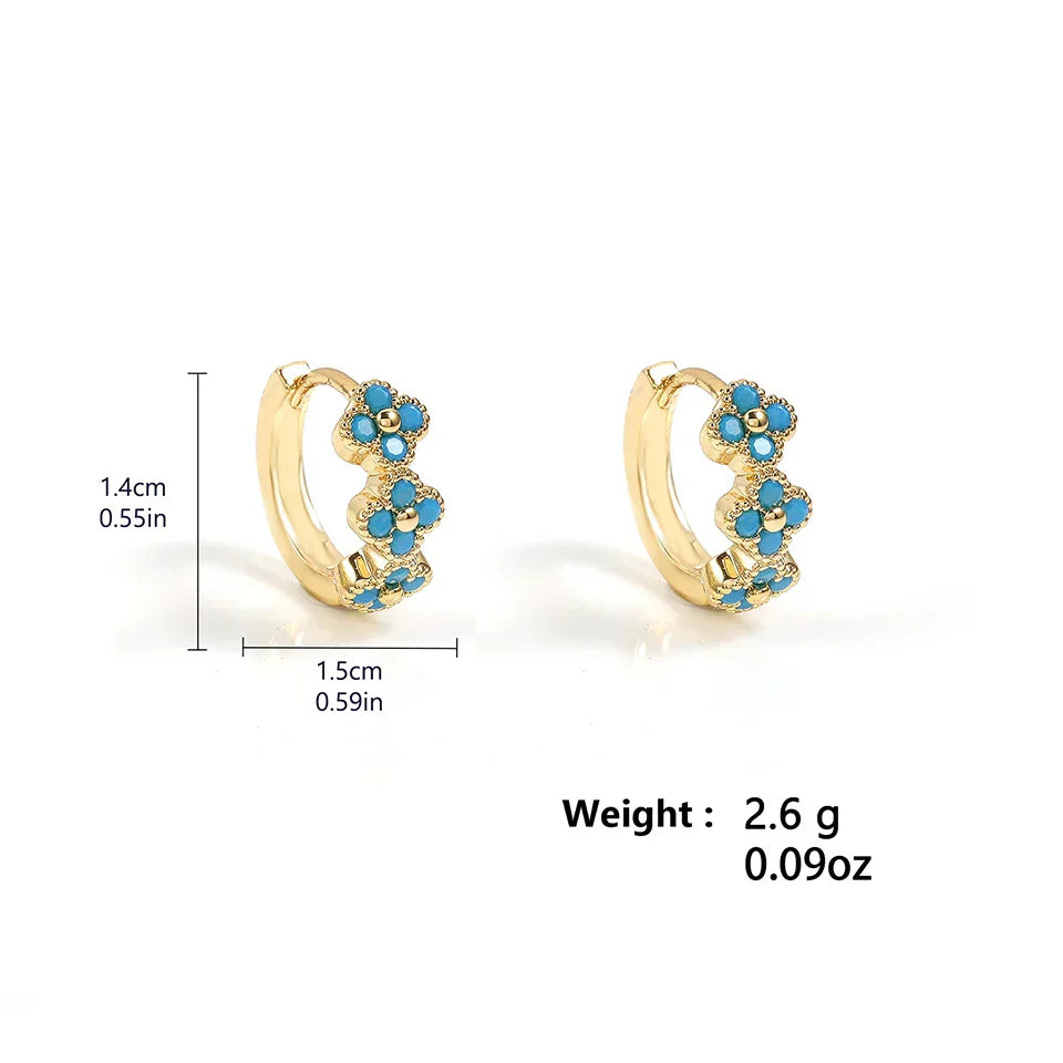 Boucles d'oreilles créoles fleurs turquoise Danoir Paris, en métal avec motifs floraux colorés et boucle d'oreille en ornement.