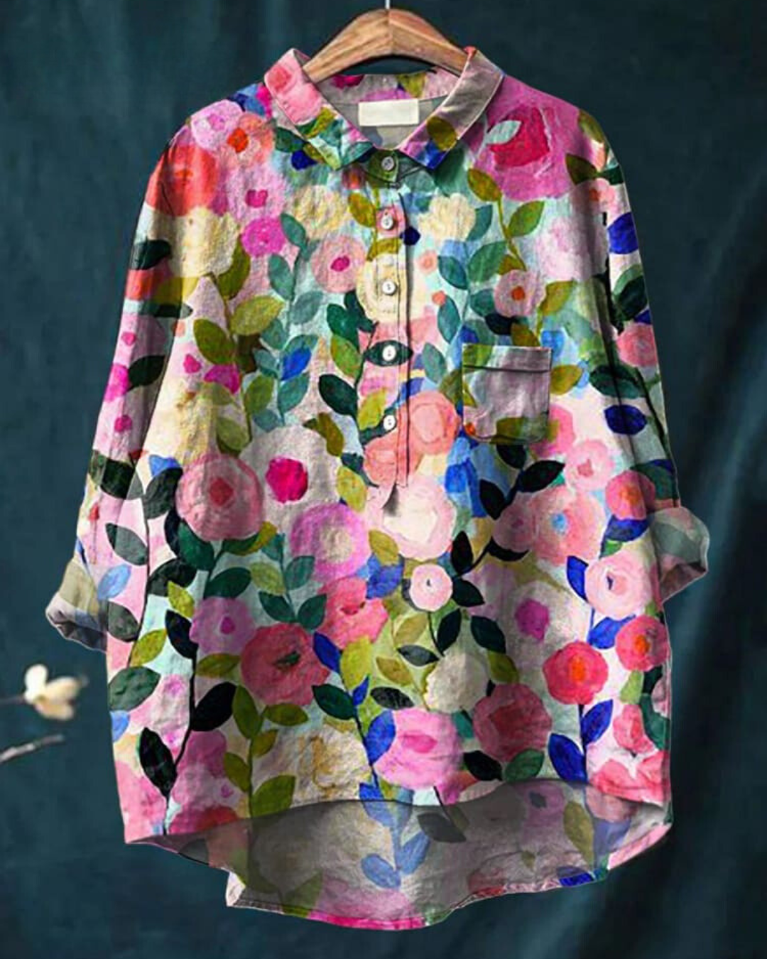 Blouse florale élégante Lila de Danoir Paris avec motif floral, manches longues et coupe sophistiquée.