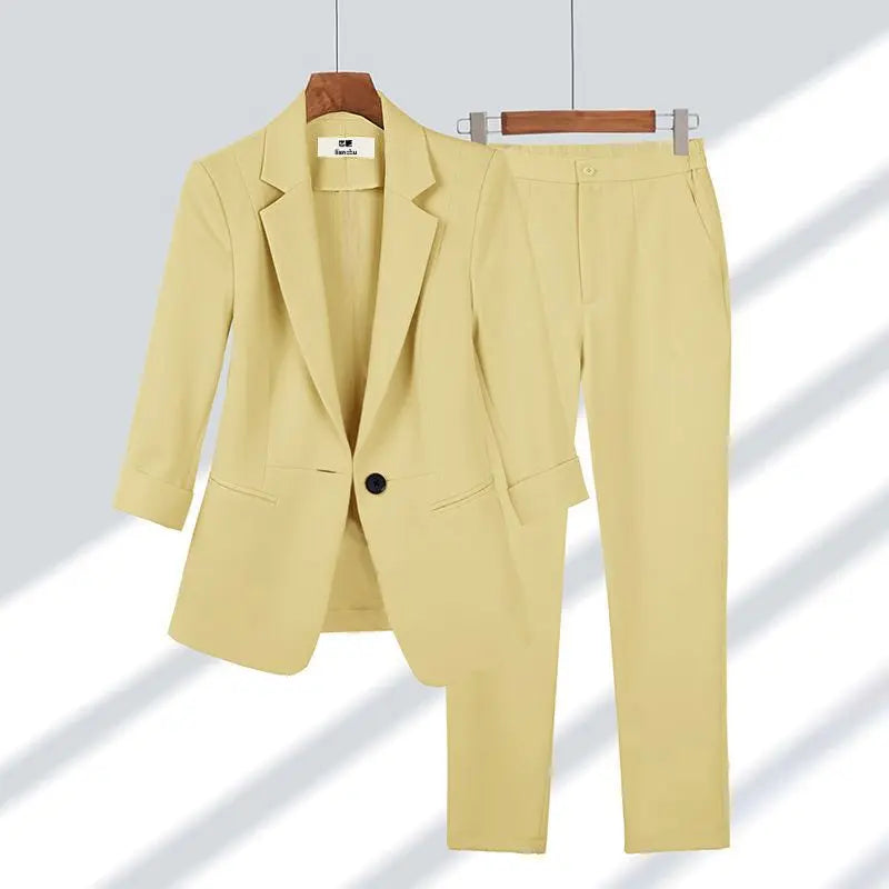 Veste élégante Danoir Paris Victoria - Élégance intemporelle, tissu noir avec boutons, vue de face.